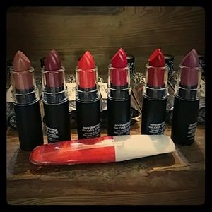 🆕Lipstick Bundle with 6 different colors💋